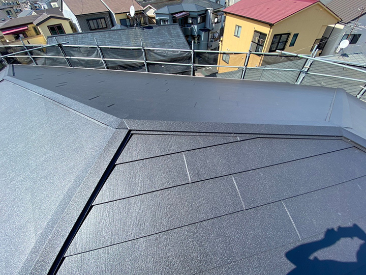 屋根 カバー工法後
貫板は、樹脂製のものを使用したので、強度が上がりました。